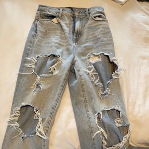 BDG RIPPED JEANS